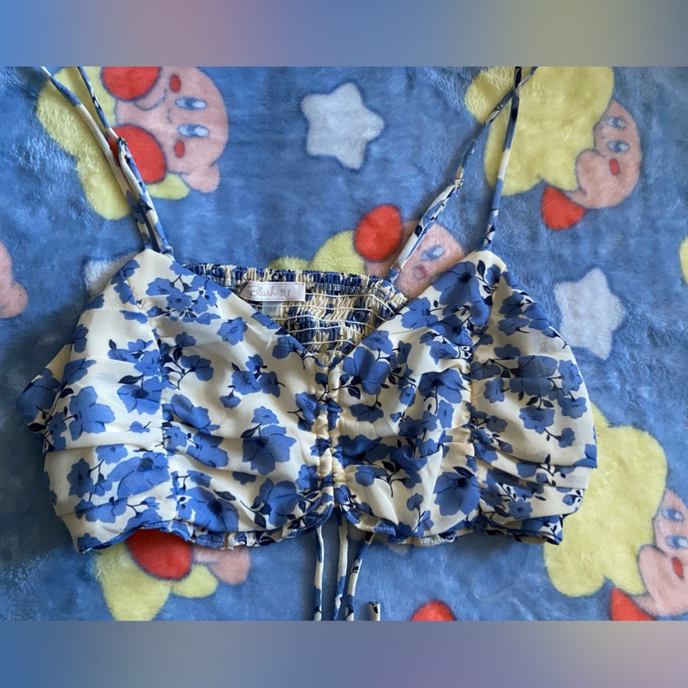 floral cropped top.